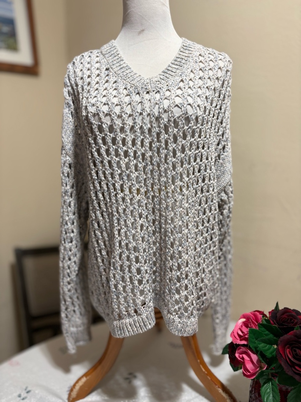 Open-Weave V-Neck Sweater Top in Light Gray